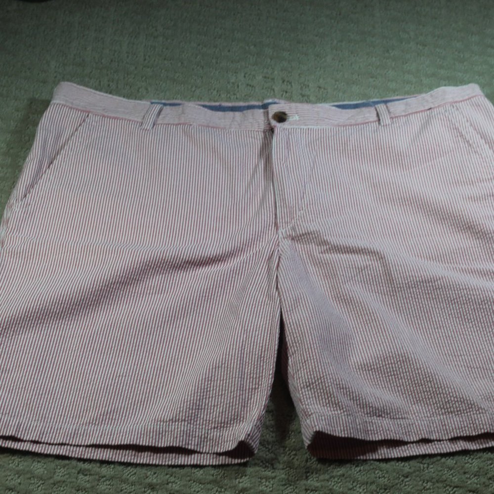Izod Men's 42x10.5 Red and White Striped Sear Sucker Shorts